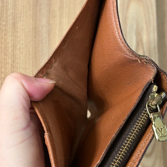 Louis Vuitton Monogram Compact Zip Bifold Wallet listing updated - Picture 9 of 17